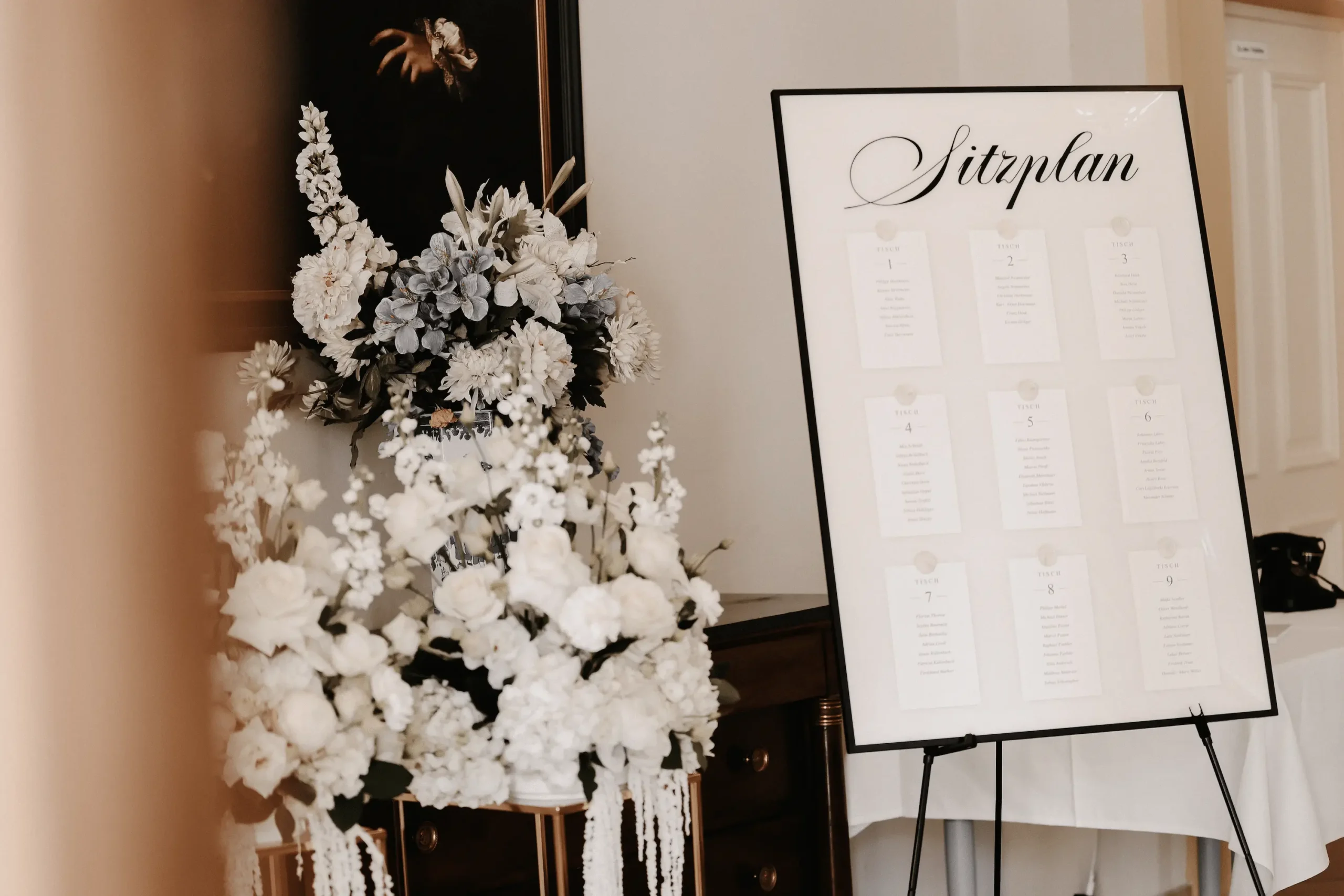 Elegante Hochzeitsdekoration - Sitzplan für eine Hochzeit