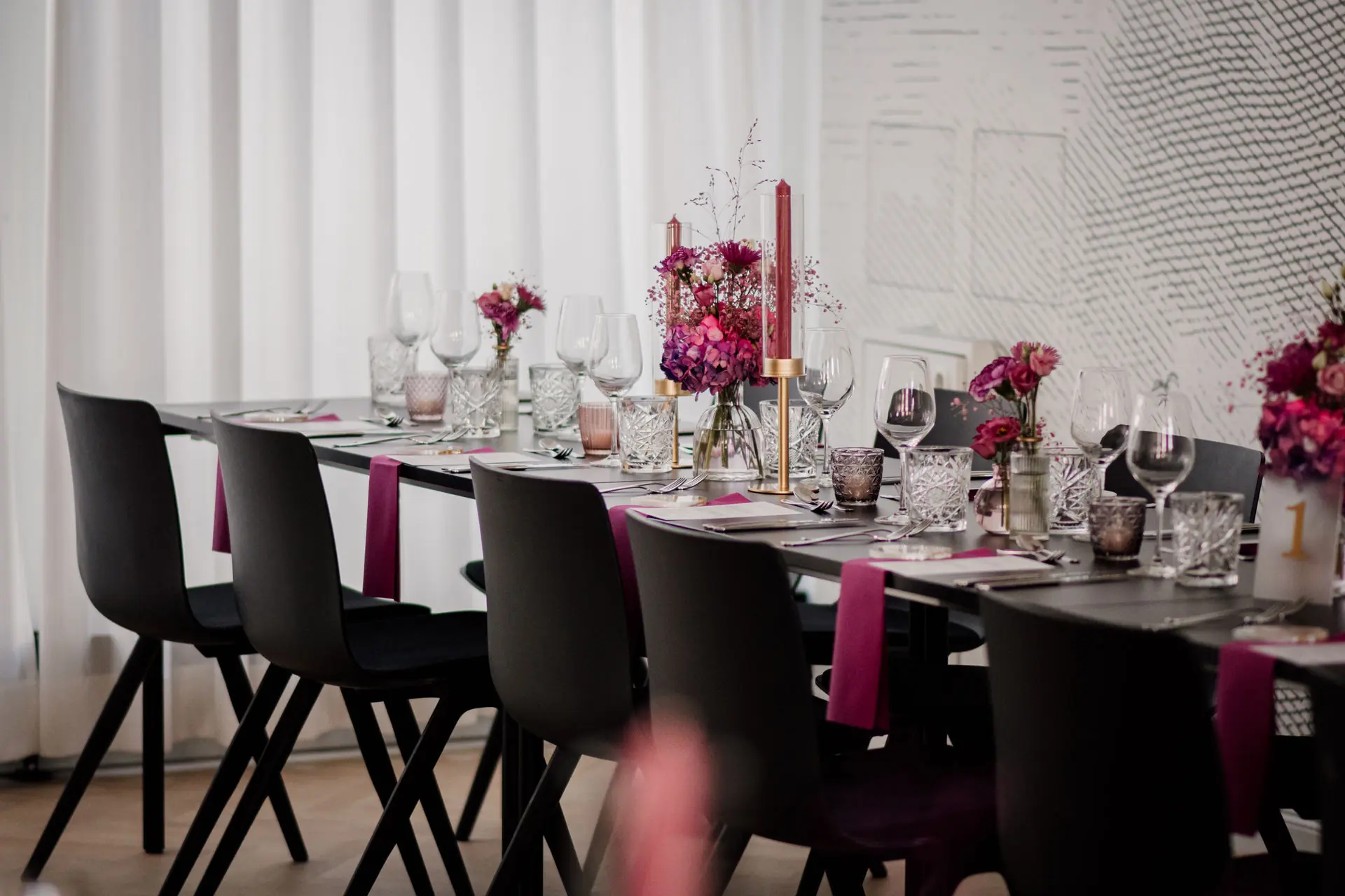 Tischdekoration Pink Fuchsia Hotel Riesengebirge