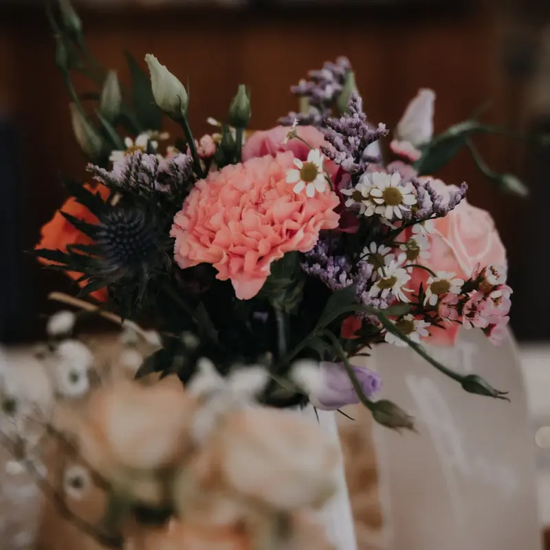 Traubogen Holz Blumengesteck Acantus Hotel